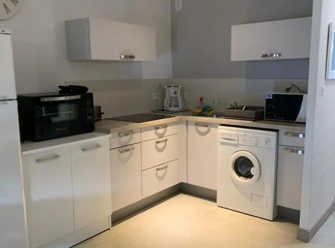 Cap D Rez-de-jardin Marine Centre Port