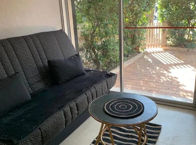 Cap D Rez-de-jardin Marine Centre Port