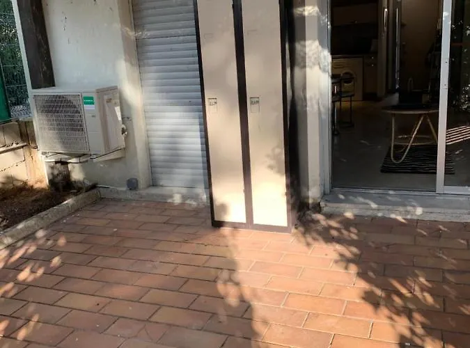 Cap D Rez-de-jardin Marine Centre Port