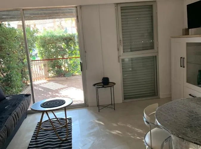 Cap D Rez-de-jardin Marine Centre Port Apartment *