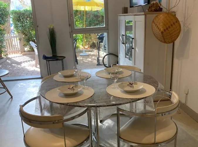 Cap D Rez-de-jardin Marine Centre Port Apartment *