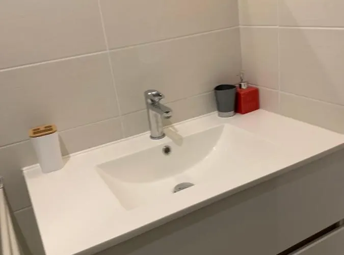 Cap D Rez-de-jardin Marine Centre Port