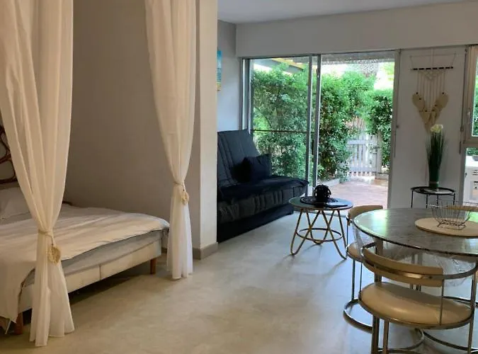 Cap D Rez-de-jardin Marine Centre Port Apartment *