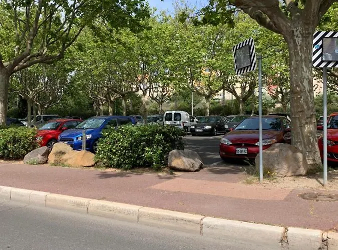 Cap D Rez-de-jardin Marine Centre Port Apartment *